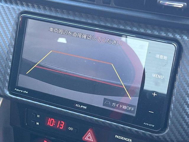 【バックカメラ】駐車時に後方がリアルタイム映像で確認できます。大型商業施設や立体駐車場での駐車時や、夜間のバック時に大活躍!運転スキルに関わらず、今や必須となった装備のひとつです!