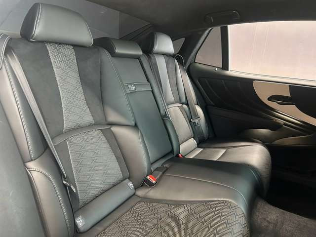 車内もキレイで嫌な臭いもありません☆気になる方は内装のスチームクリーナーも施工可能です♪
