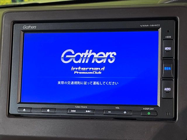 【純正ナビ】人気の純正ナビを装備しております。ナビの使いやすさはもちろん、オーディオ機能も充実!キャンプや旅行はもちろん、通勤や買い物など普段のドライブも楽しくなるはず♪