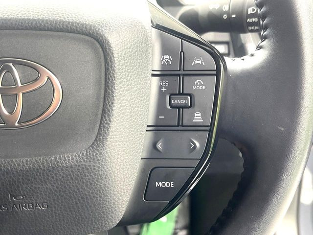【レーダークルーズコントロール】高速道路での長距離走行が楽に!!自動で速度を保つクルーズコントロールが、衝突軽減システムと連携し、前方の車両を感知して車間を保つように速度調節してくれます!!