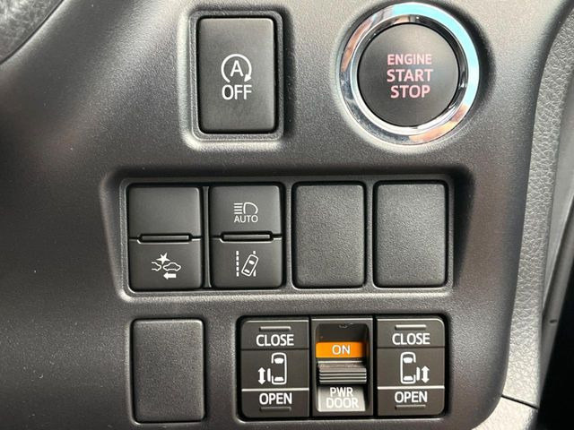 【両側パワースライドドア】スマートキーや運転席のスイッチで後席両側スライドドアの開閉が可能♪電動だから力を入れてドアを開ける必要が無く、小さなお子様でも簡単に開け閉めでき快適です♪