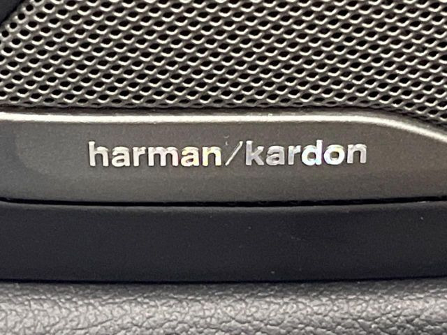 ●harman/kardonサウンドシステム:オーディオ専門メーカーが手掛けるプレミアムスピーカーを装備。多数のスピーカーから、音の粒立ちまで分かる高品質な音楽をお楽しみいただけます。