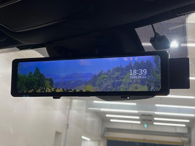 【デジタルインナーミラー】後席の大きな荷物や同乗者で後方が確認しづらい時でも安心!カメラが撮影した車両後方の映像をルームミラー内に表示。クリアな視界で状況の確認が可能です!
