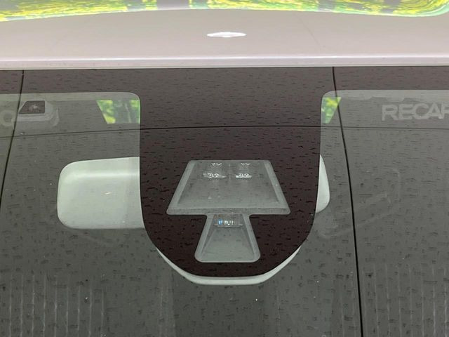 【レーダーブレーキサポート】走行中に前方の車両等を認識し、衝突しそうな時は警報とブレーキで衝突回避と被害軽減をアシスト。より安全にドライブをお楽しみいただけます。