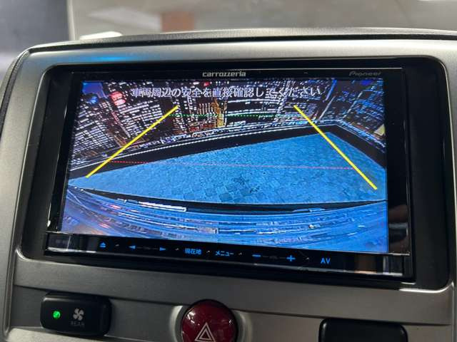 【バックカメラ】運転席から画面上で安全確認ができます。駐車が苦手な方にもオススメな便利機能です。