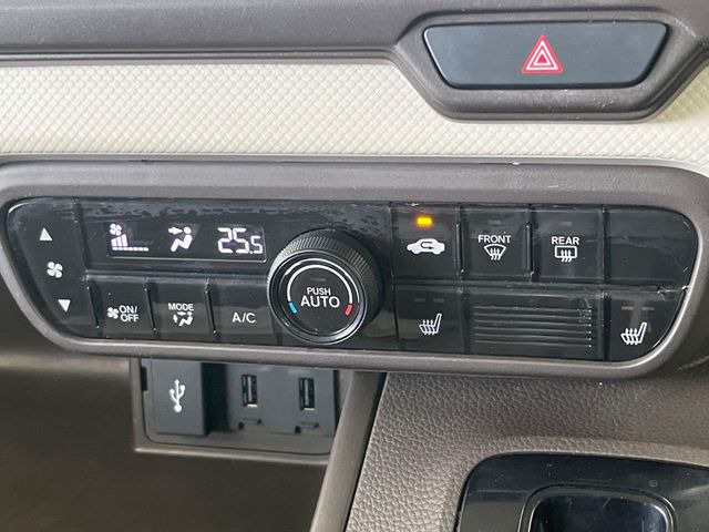 【前席シートヒーター】寒い日に重宝するシートヒーター!エアコンより早く温まってくれるので寒がりの人も安心ですね♪エアコンの温風は乾燥するから苦手、という方にもをおすすめです。