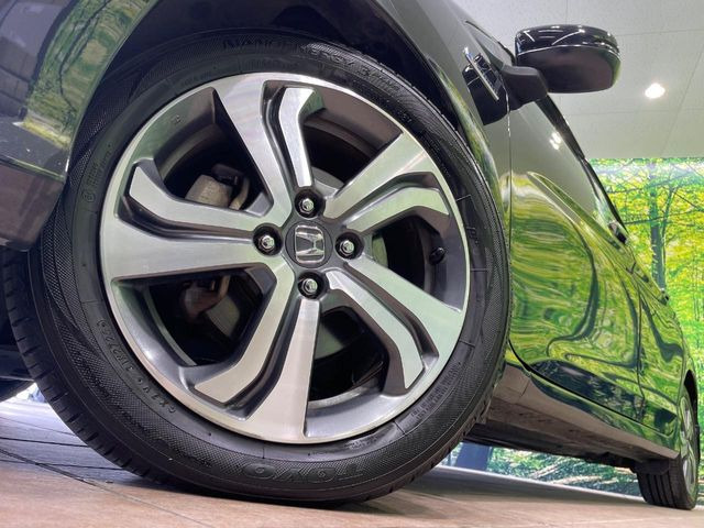 �y����16�C���`�A���~�z�C�[���z�O�ςɃ}�b�`���������A���~�z�C�[���𑕒����Ă���܂��B�e��ЊO�A���~�z�C�[����A�X�^�b�h���X�^�C�����戵�����Ă���܂��B���񂲑��k����������