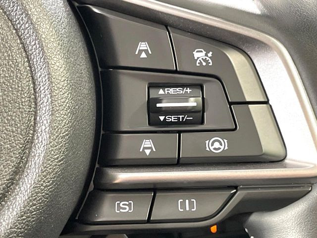 【アイサイト】前方の車両等を検知し、衝突しそうな時は警報で注意を促し、ブレーキを踏む力をサポート。ブレーキを踏めなかった場合は衝突被害軽減ブレーキが作動、衝突回避をサポートします。
