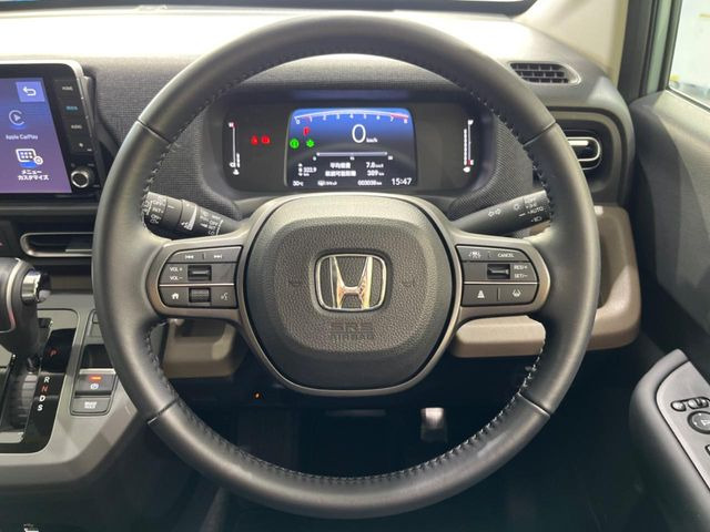 【純正革巻きステアリング】上質な革を使用することで、手にしっかり馴染みとても運転しやすいハンドルです♪
