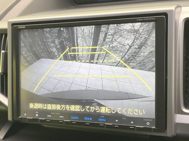 【バックカメラ】駐車時に後方がリアルタイム映像で確認できます。大型商業施設や立体駐車場での駐車時や、夜間のバック時に大活躍!運転スキルに関わらず、今や必須となった装備のひとつです!