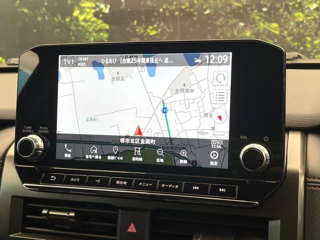 【メーカー9インチ純正ナビ】インテリアに溶け込むスタイリッシュな「専用設計」メーカーナビを装備♪視認性や操作性など基本性能にも優れ、より上質なカーライフをお楽しみいただけます。