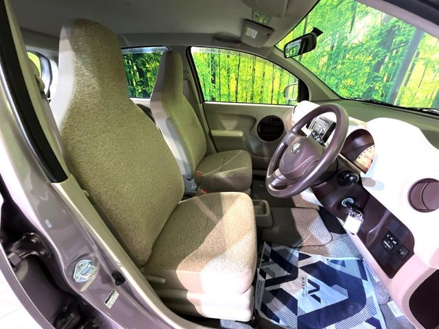 運転席シート廻りは使用感も少なく、良好な状態となっています。丁寧に使われていたことがよくわかりますね。
