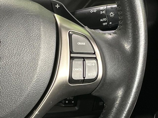 【クルーズコントロール】高速道路もラクラク走行。アクセルを離しても一定速度で走行ができ、長距離運転時の負担を軽減!加速・減速も簡単なスイッチ操作で調整できます。