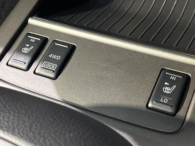 【シートヒーター】寒い日に重宝するシートヒーター!エアコンより早く温まってくれるので寒がりの人も安心ですね♪エアコンの温風は乾燥するから苦手、という方にもをおすすめです。