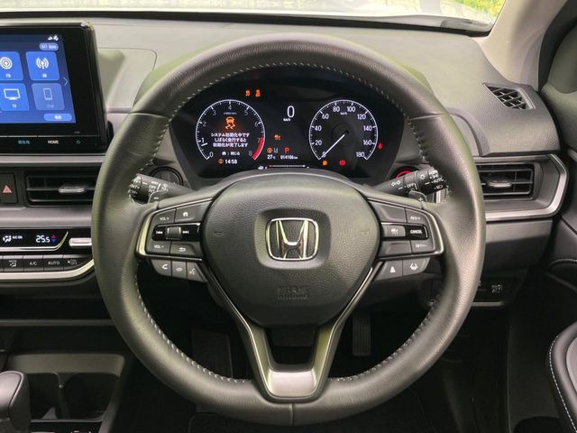 【純正革巻きステアリング】上質な革を使用することで、手にしっかり馴染みとても運転しやすいハンドルです♪