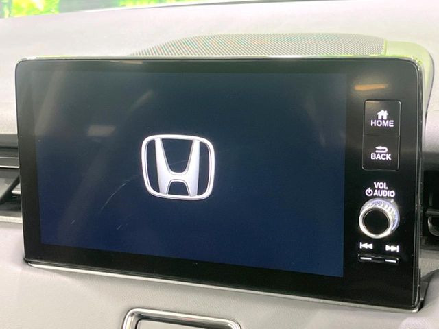 【純正ナビ】人気の純正ナビを装備しております。ナビの使いやすさはもちろん、オーディオ機能も充実!キャンプや旅行はもちろん、通勤や買い物など普段のドライブも楽しくなるはず♪