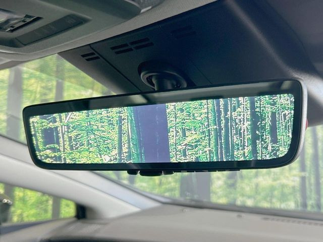 【デジタルインナーミラー】後席の大きな荷物や同乗者で後方が確認しづらい時でも安心!カメラが撮影した車両後方の映像をルームミラー内に表示。クリアな視界で状況の確認が可能です!