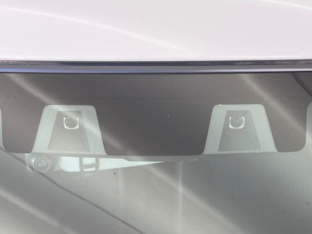 【スズキ セーフティサポート】走行中に前方の車両等を認識し、衝突しそうな時は警報とブレーキで衝突回避と被害軽減をアシスト。より安全にドライブをお楽しみいただけます。