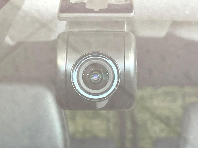 【ドライブレコーダー】ドライブレコーダー装備!走行中はもちろん、あおり運転や事故に遭遇した際、映像で記録し、万一のリスクに備えます。※記録用SDカードはお客様ご自身でご準備いただく必要があります。