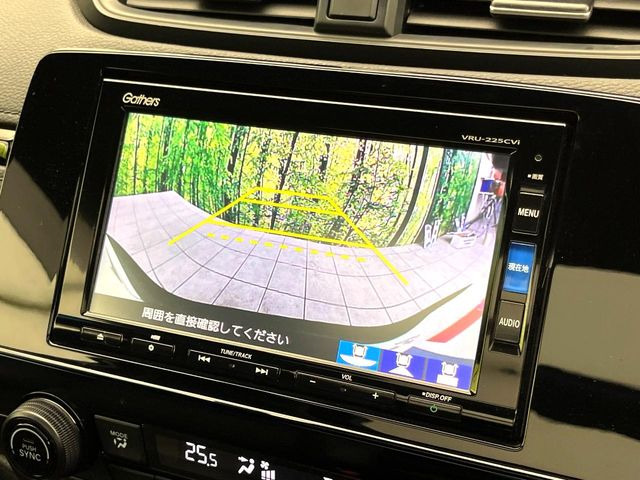 【バックカメラ】駐車時に後方がリアルタイム映像で確認できます。大型商業施設や立体駐車場での駐車時や、夜間のバック時に大活躍!運転スキルに関わらず、今や必須となった装備のひとつです!