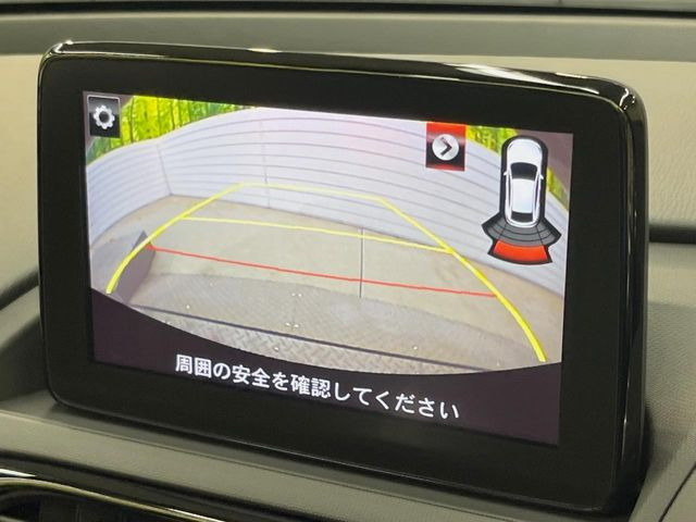 【バックカメラ】駐車時に後方がリアルタイム映像で確認できます。大型商業施設や立体駐車場での駐車時や、夜間のバック時に大活躍!運転スキルに関わらず、今や必須となった装備のひとつです!