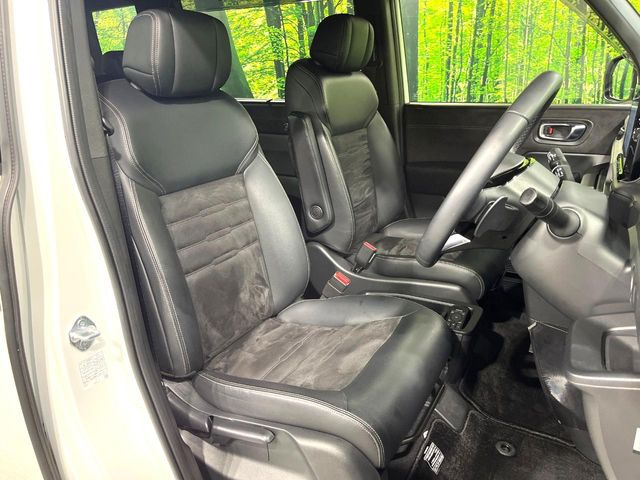 運転席シート廻りは使用感も少なく、良好な状態となっています。丁寧に使われていたことがよくわかりますね。