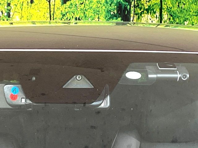 【スマートブレーキサポート】走行中に前方の車両等を認識し、衝突しそうな時は警報とブレーキで衝突回避と被害軽減をアシスト。より安全にドライブをお楽しみいただけます。