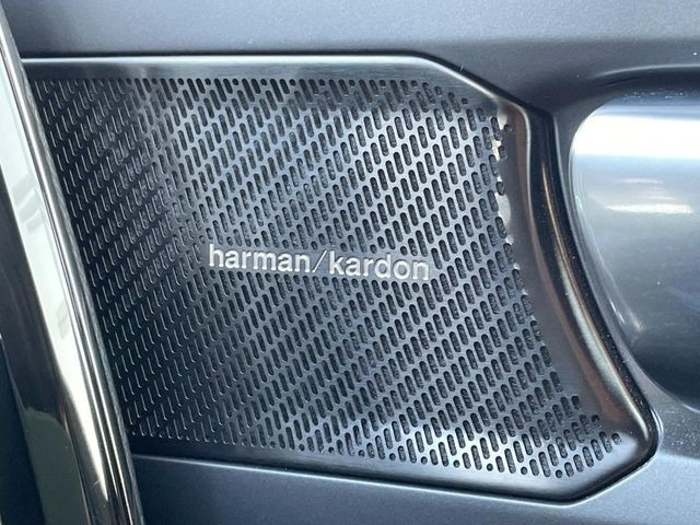 ●harman/kardonサウンドシステム:オーディオ専門メーカーが手掛けるプレミアムスピーカーを装備。多数のスピーカーから、音の粒立ちまで分かる高品質な音楽をお楽しみいただけます。