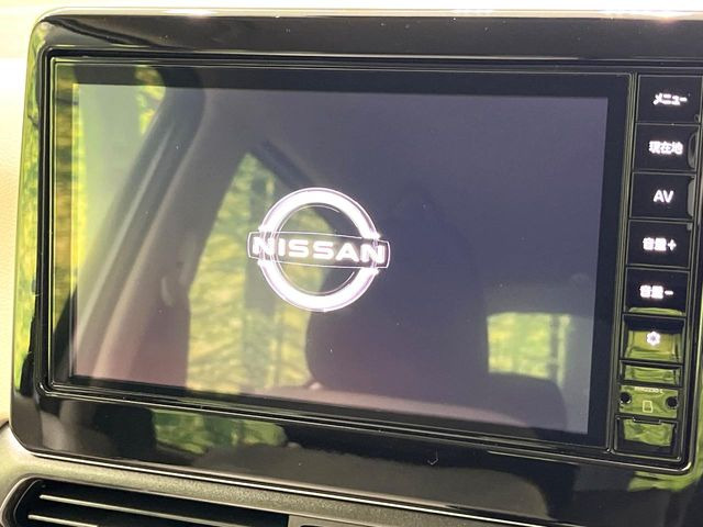 【純正9型ナビ】人気の純正ナビを装備。オーディオ機能も充実しており、Bluetooth接続すればお持ちのスマホやMP3プレイヤーの音楽を再生可能!毎日の運転がさらに楽しくなりま