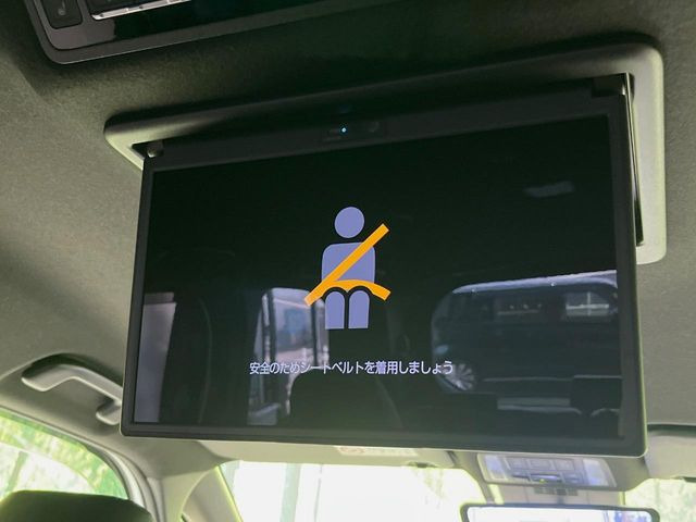 【12.8型フリップダウン】大画面モニターで後席でもエンタメをお楽しみいただけます。家族や友人とお出かけする機会が多い方に大人気です♪