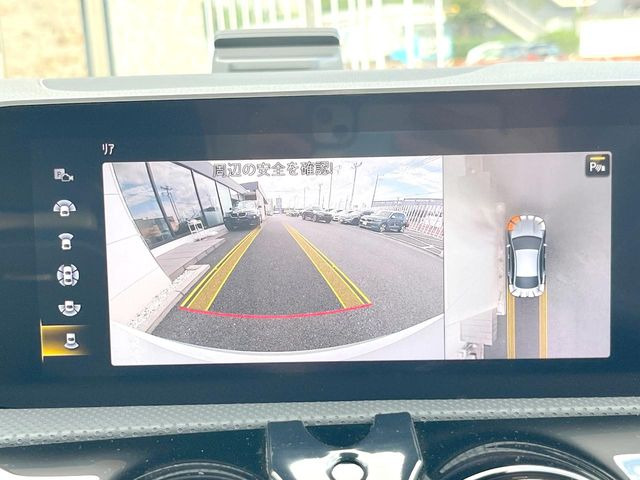 ●パノラミックビューモニター:専用のカメラにより、上から見下ろしたような視点で360度クルマの周囲を確認することができます☆死角部分も確認しやすく、狭い場所での切り返しや駐車もスムーズに行えます。