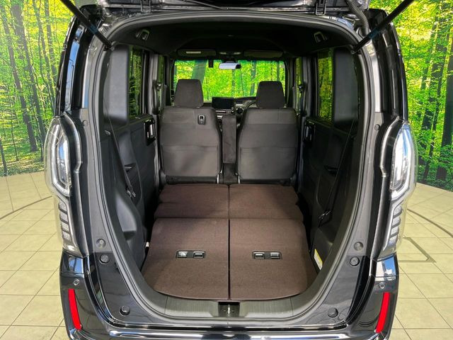 普段のお買い物や通勤、送迎等に十分な荷室スペースを確保しております。セカンドシートを倒すと、大きな荷物の積載も可能です♪