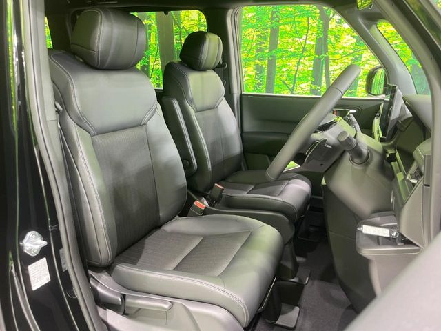 運転席シート廻りは使用感も少なく、良好な状態となっています。丁寧に使われていたことがよくわかりますね。