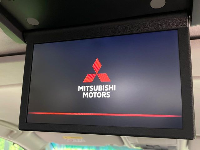 【フリップダウンモニター】家族や友人とお出かけする機会が多い方に大人気のフリップダウンモニター!大画面モニターで車内はエンタメ空間!退屈しがちな長距離ドライブも楽しい時間に変わります!