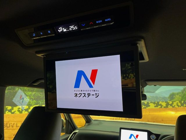 【フリップダウンモニター】大画面モニターで後席でもエンタメをお楽しみいただけます。小さなお子様にも大人気の装備です♪
