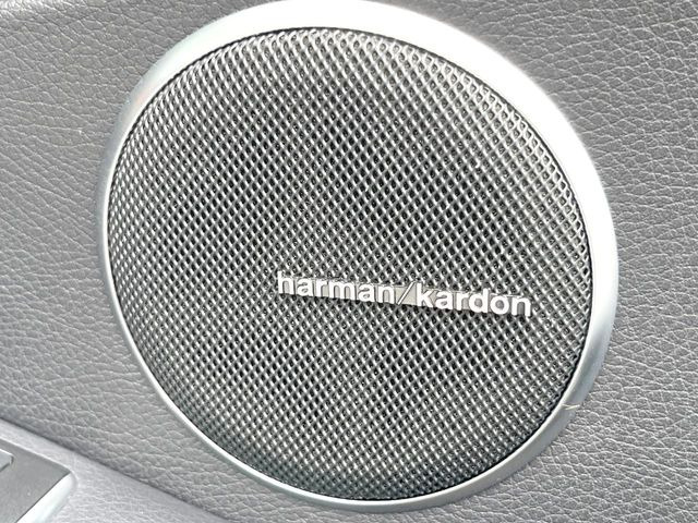 ●harman/kardonサウンドシステム:オーディオ専門メーカーが手掛けるプレミアムスピーカーを装備。多数のスピーカーから、音の粒立ちまで分かる高品質な音楽をお楽しみいただけます。