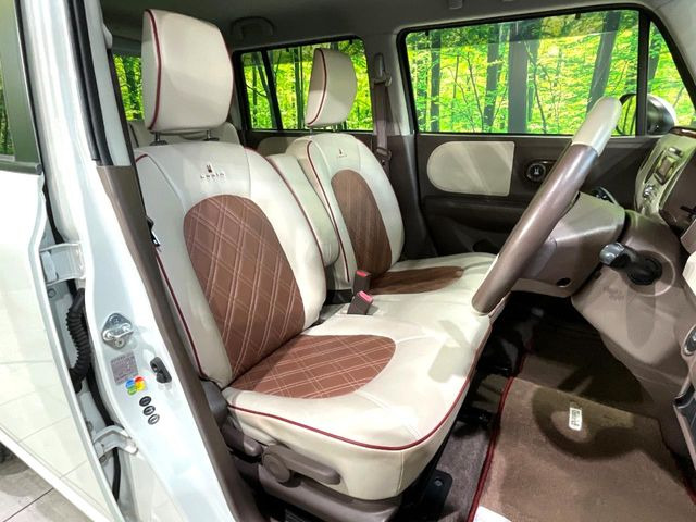 運転席シート廻りは使用感も少なく、良好な状態となっています。丁寧に使われていたことがよくわかりますね。