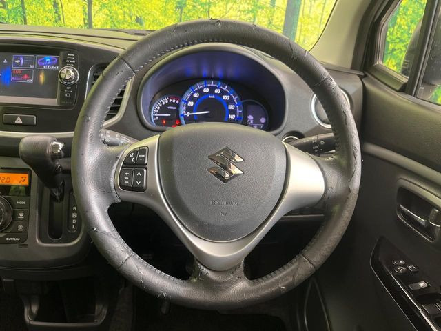 【純正革巻きステアリング】上質な革を使用することで、手にしっかり馴染みとても運転しやすいハンドルです♪