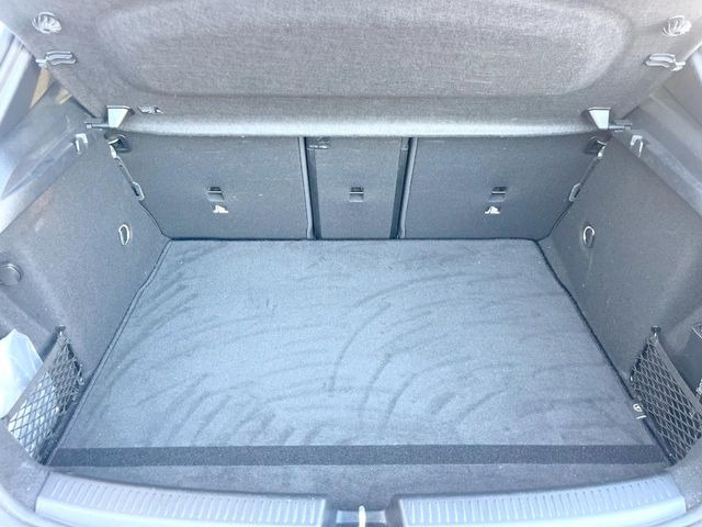 ●トランクルーム:趣味が広がる収容スペース!これだけの広さがあればお買い物やレジャーなどにも最適です!使用感も少なくきれいな状態を維持しております。