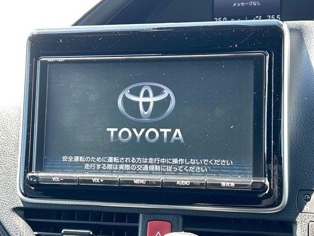 【純正9型ナビ】人気の純正ナビを装備しております。ナビの使いやすさはもちろん、オーディオ機能も充実!キャンプや旅行はもちろん、通勤や買い物など普段のドライブも楽しくなるはず♪