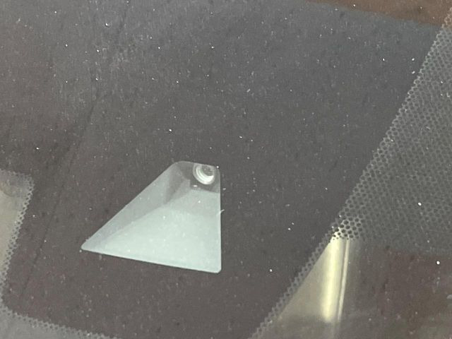 【エマージェンシーブレーキ】走行中に前方の車両等を認識し、衝突しそうな時は警報とブレーキで衝突回避と被害軽減をアシスト。より安全にドライブをお楽しみいただけます。
