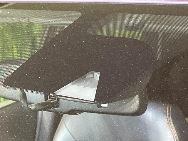 【エマージェンシーブレーキ】走行中に前方の車両等を認識し、衝突しそうな時は警報とブレーキで衝突回避と被害軽減をアシスト。より安全にドライブをお楽しみいただけます。