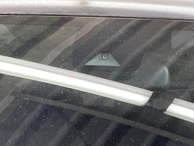 【トヨタセーフティセンス】走行中に前方の車両等を認識し、衝突しそうな時は警報とブレーキで衝突回避と被害軽減をアシスト。より安全にドライブをお楽しみいただけます。