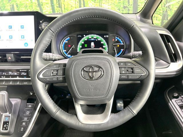 【レーダークルーズコントロール】高速道路での長距離走行が楽に!!自動で速度を保つクルーズコントロールが、衝突軽減システムと連携し、前方の車両を感知して車間を保つように速度調節してくれます!!
