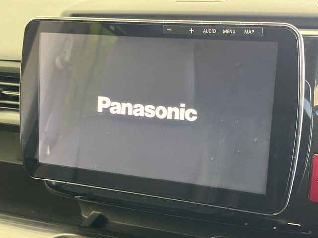 【大画面ナビ】人気の大型9インチナビを装備。存在感のある大画面はインパクト大!ナビ利用時のマップ表示は見やすく、テレビやDVDは臨場感がアップ!いつものドライブがグッと楽しくなります♪