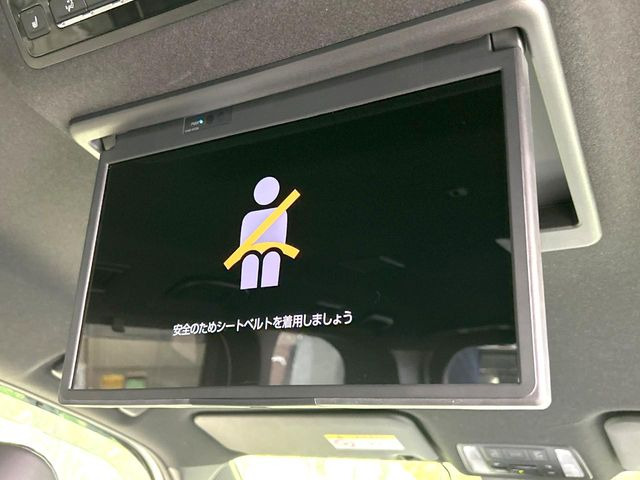 【フリップダウンモニター】大画面モニターで後席でもエンタメをお楽しみいただけます。小さなお子様にも大人気の装備です♪