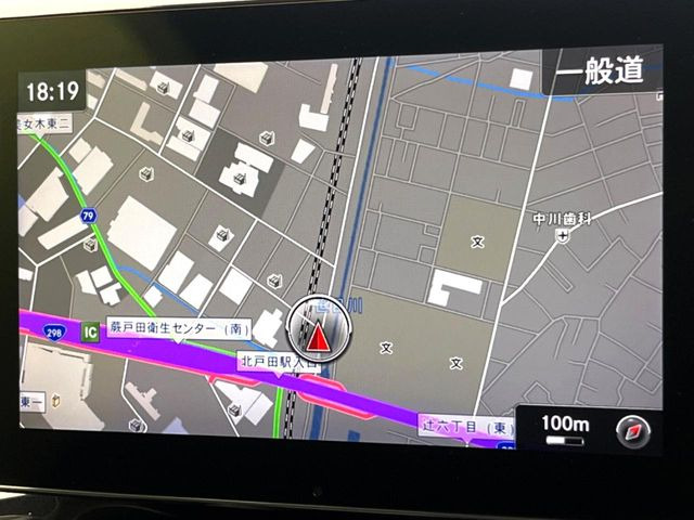 ●純正ナビ:一体感のあるナビは、高級感ある車内を演出してくれます。オーディオ機能も充実しておりますので、運転もより楽しめます♪