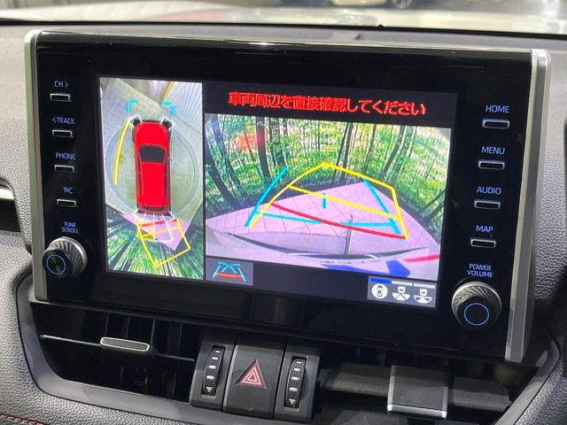 【パノラミックビューモニター】専用のカメラにより、上から見下ろしたような視点で360度クルマの周囲を確認することができます☆縦列駐車や幅寄せ時に活躍してくれます♪