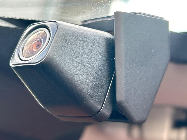 【ドライブレコーダー】ドライブレコーダー装備!走行中はもちろん、あおり運転や事故に遭遇した際、映像で記録し、万一のリスクに備えます。※記録用SDカードはお客様ご自身でご準備いただく必要があります。