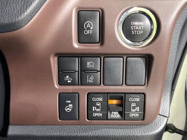 【両側パワースライドドア】スマートキーや運転席のスイッチで後席両側スライドドアの開閉が可能♪電動だから力を入れてドアを開ける必要が無く、小さなお子様でも簡単に開け閉めでき快適です♪